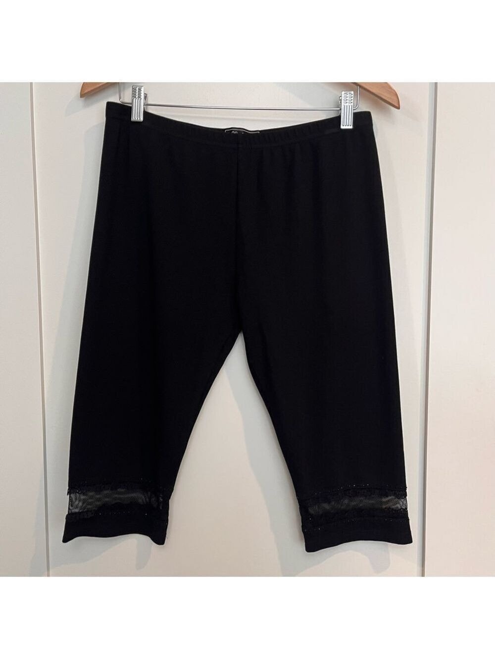 Minkas Yoga Wear Black Capri Leggings Mesh Detail Size L